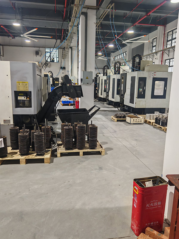 速奥飞轮车间一角